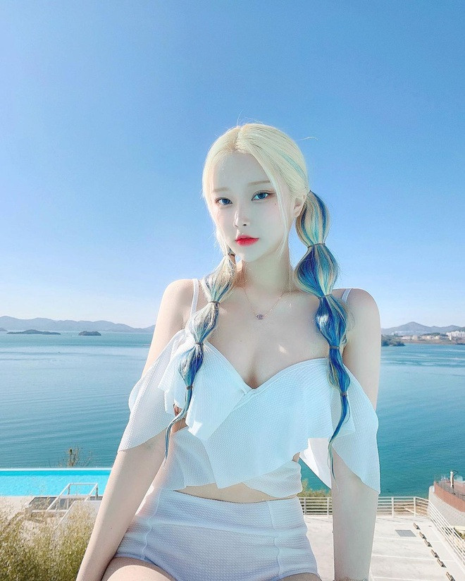 Gini ưa chuộng kiểu trang điểm ngọt ngào, mong manh, dù đôi lúc pha chút gợi cảm nhưng không hề quá hở hang.