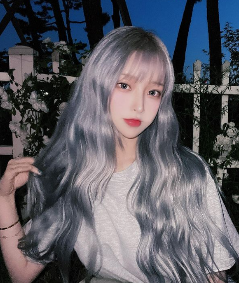 Trên Instagram Gini thường xuyên chia sẻ những hình ảnh thường ngày xinh đẹp, nhận về tương tác lớn.