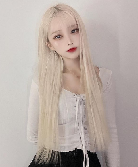 Gái xinh này sở hữu gương mặt xinh xắn, làn da trắng sứ, mà đặc biệt là Gini có cả "bộ sưu tập" màu tóc nhuộm vô cùng ấn tượng.