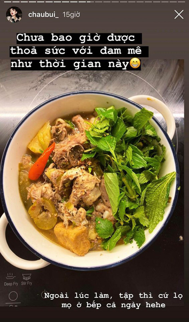 Châu Bùi nhiều lần khoe tài bếp núc, chăm vào bếp nấu nướng vào mùa dịch.