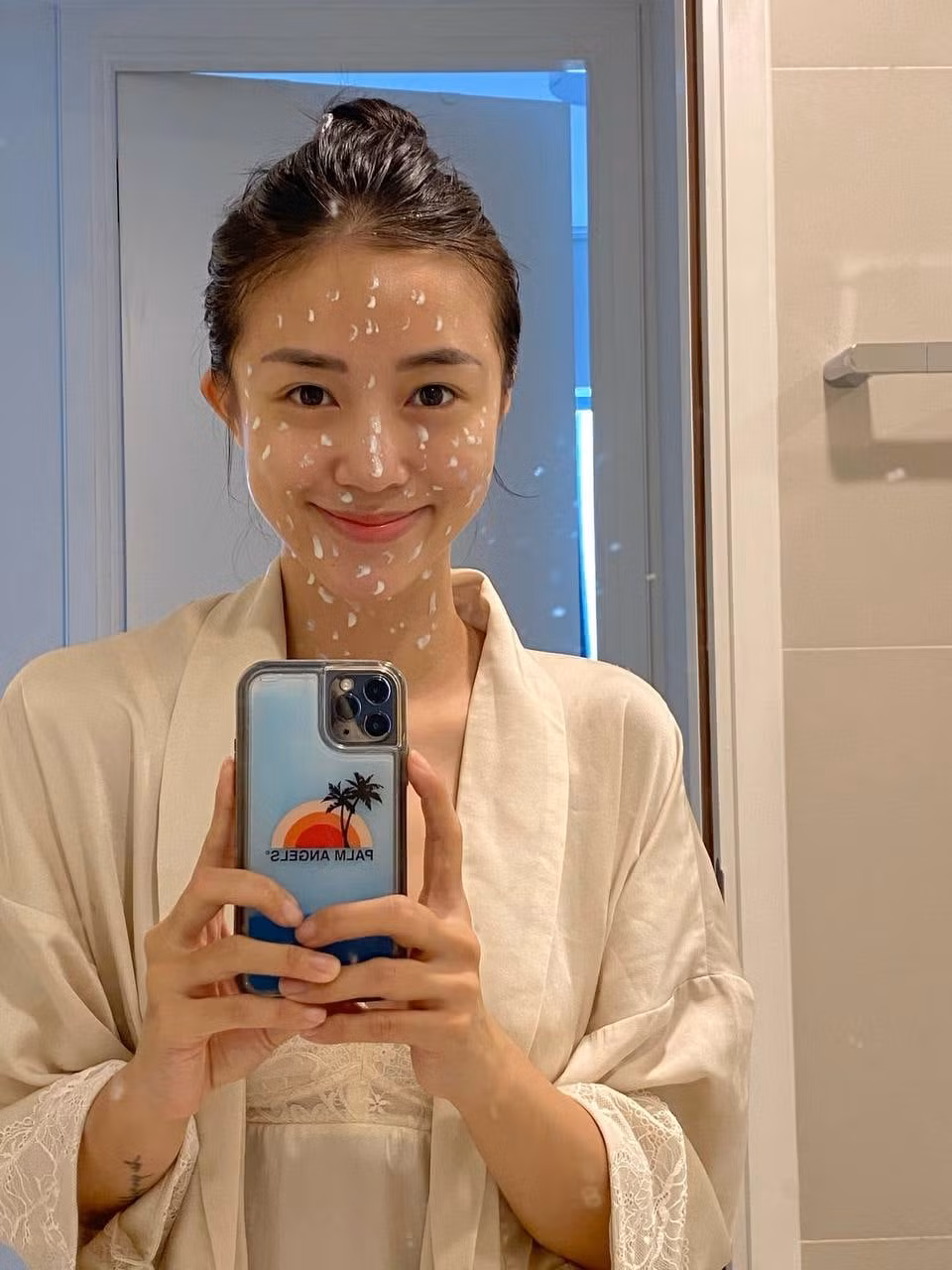 Gái xinh Salim cũng trổ tài nấu ăn mùa dịch này, những bữa cơm mà cô chuẩn bị vô cùng đẹp mắt dù chỉ là những món đơn giản.