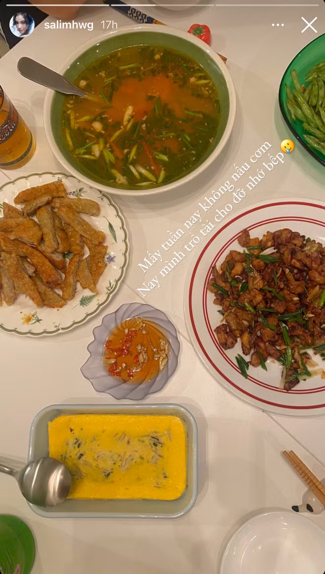 Hình ảnh bát canh chua, trứng hấp, thịt rang được Salim chia sẻ trên trang cá nhân.