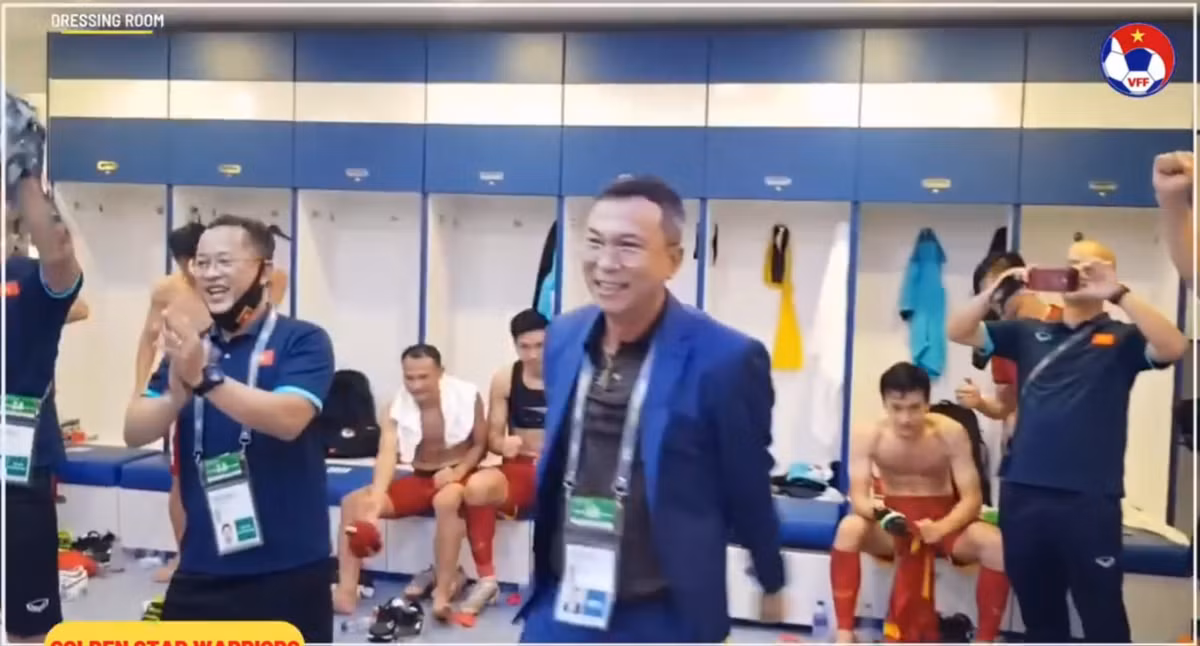 Trở thành những người hùng trên sân cỏ chưa đủ, các cầu thủ điển trai của chúng ta còn là nam thần trong mắt các fans nữ nhờ body cực phẩm của mình. Ảnh: Chụp màn hình