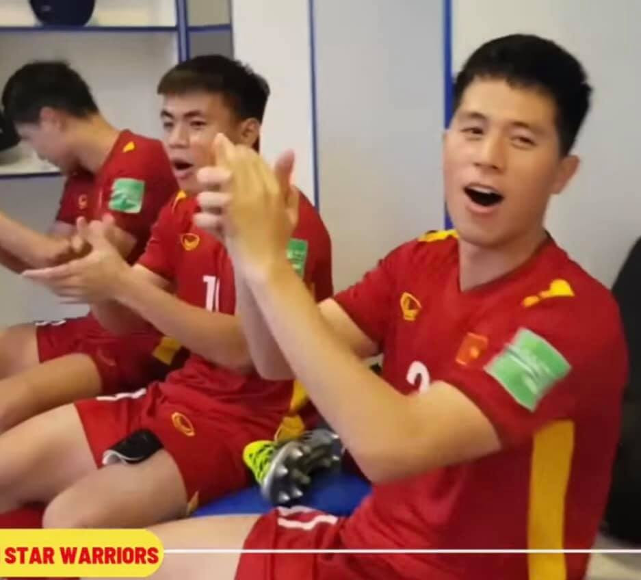 Chưa kể, các cầu thủ khác của đội tuyển Việt Nam đều sở hữu body "cực phẩm" 6 múi với thân hình chuẩn "soái ca", cơ bắp nổi cuồn cuộn. Ảnh: Chụp màn hình