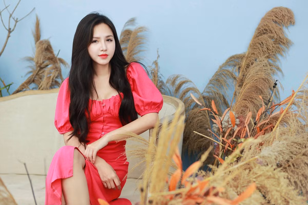 Hot girl xinh đẹp đã tốt nghiệp trường Học viện Báo chí và Tuyên truyền, được biết cô là phóng viên cho một tờ báo lớn.