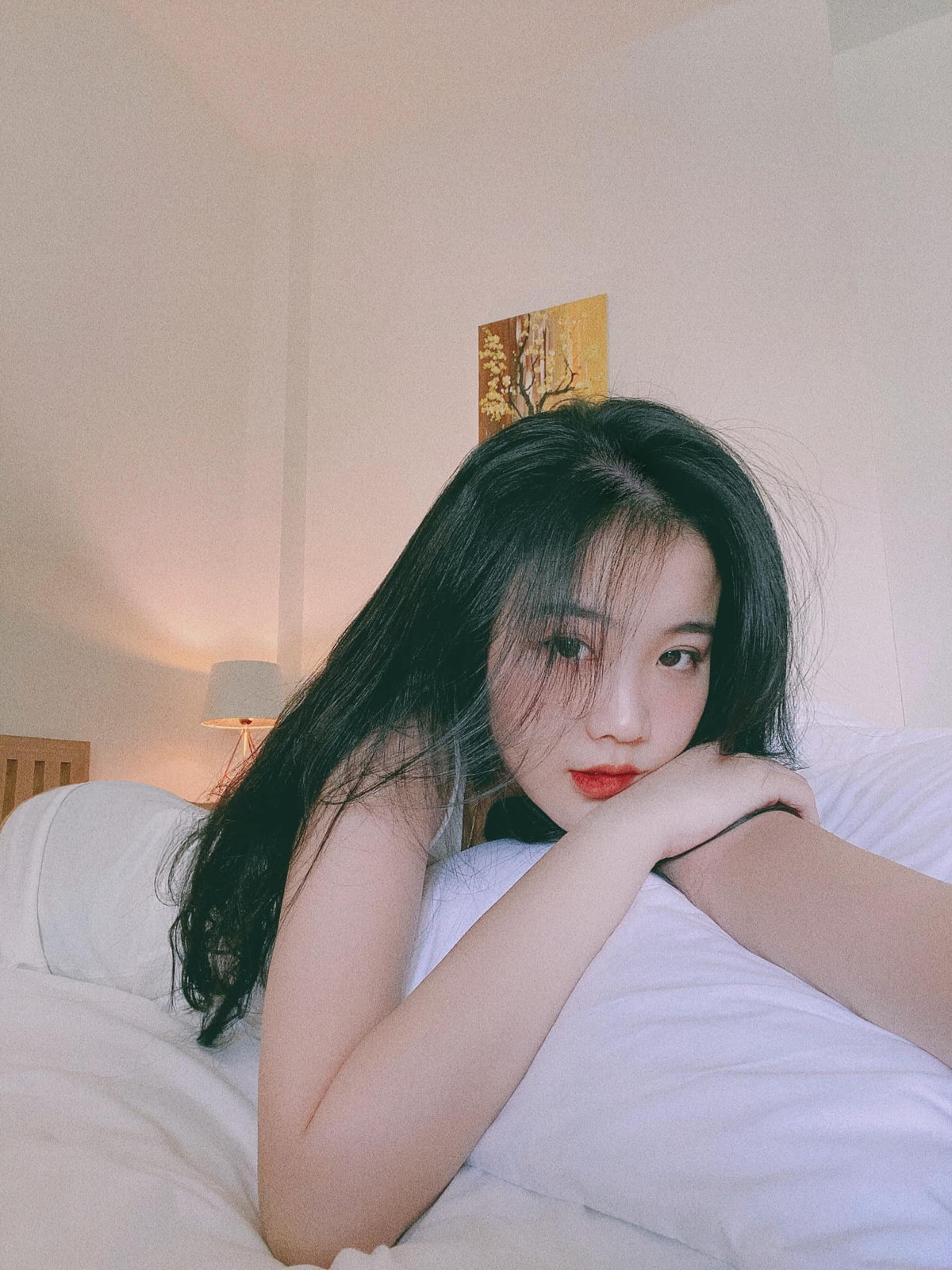 Ngoài ra cô nàng cũng thường xuyên đi ăn, đi chơi và check-in như bình thường.