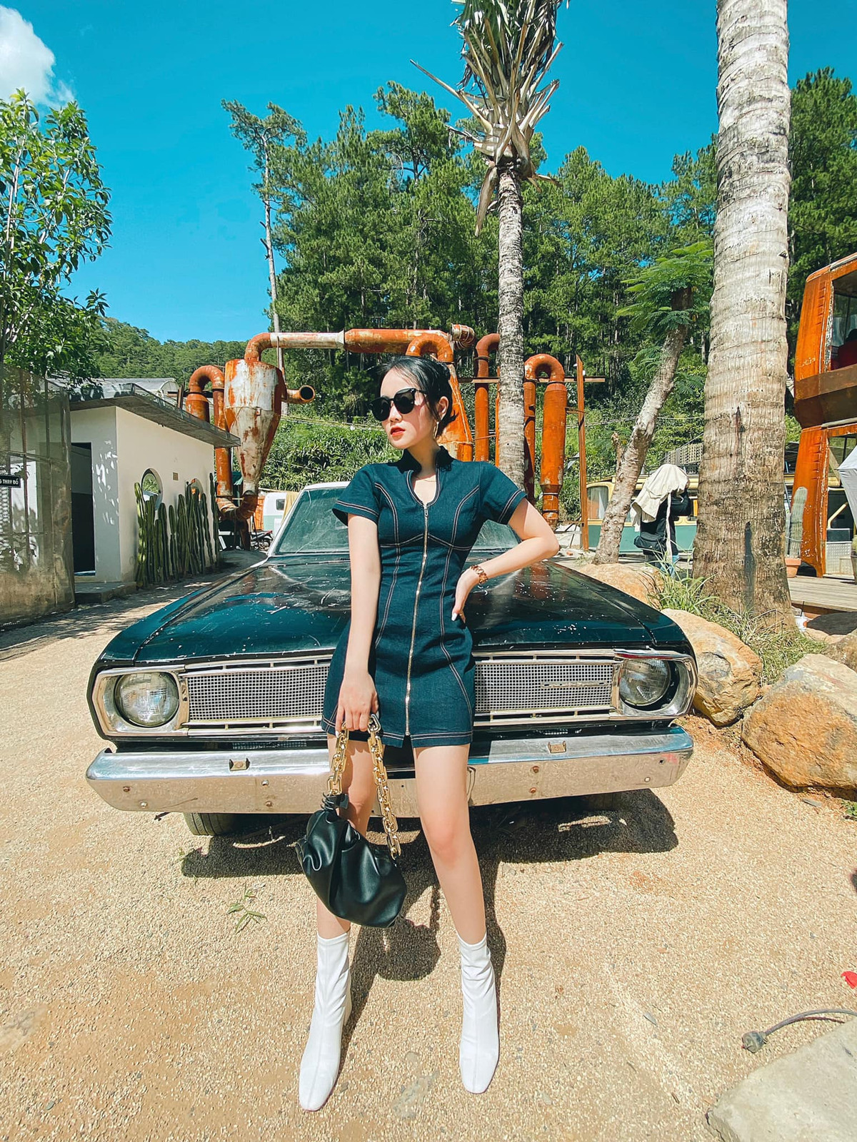 Từ khi được biết đến là bạn gái của Văn Hậu, Hoàng Anh cũng "một bước lên mây" khi hưởng ké sự nổi tiếng từ người yêu cũ. Hiện tại, trang cá nhân của cô đã sở hữu hơn 140 ngàn theo dõi.