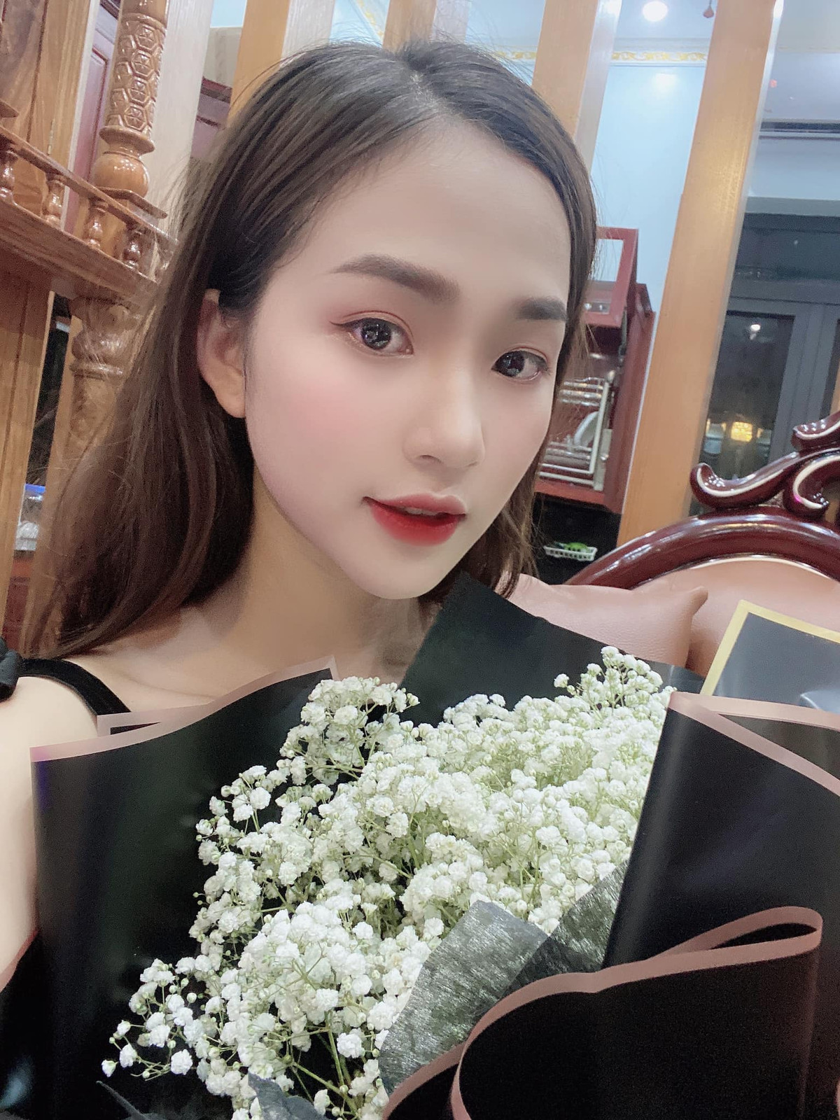 Được biết, Minh Anh hiện đang là sinh viên năm 2 chuyên ngành Quan hệ công chúng tại Đại học Kinh tế Quốc dân.