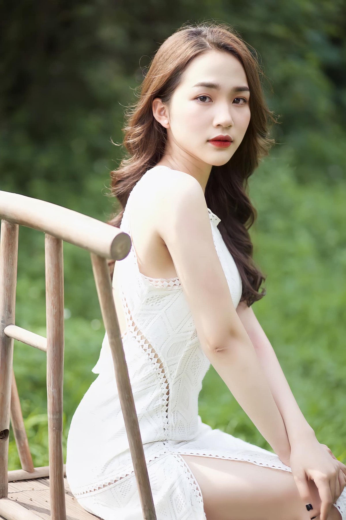 Vũ Minh Anh, sinh năm 2001 đang là nữ sinh gây chú trên MXH nhờ sở hữu gương mặt xinh đẹp tựa hoa hậu, cùng với bảng thành tích đáng nể.