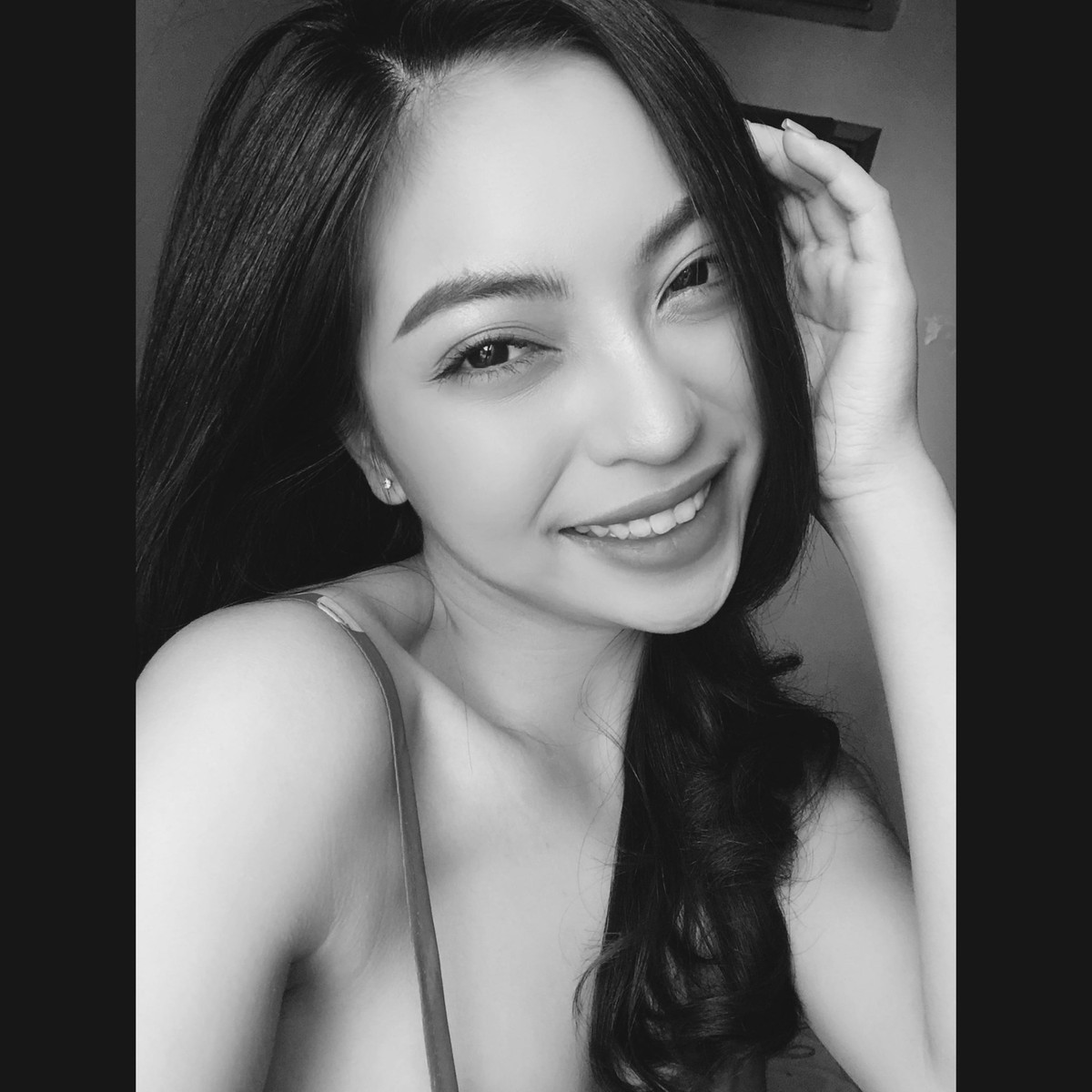 Mặc dù Quang Hải và Nhật Lê đã "đường ai nấy đi" từ lâu nhưng mọi động thái của cô nàng luôn được người hâm mộ đặc biệt quan tâm.