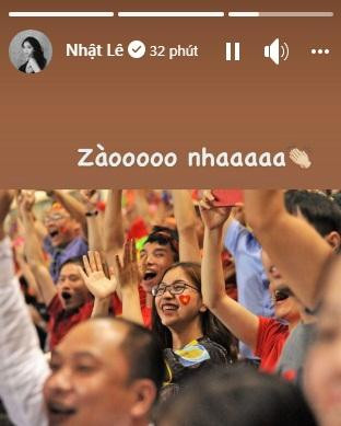 Ngoài ra, "cựu WAG" còn chia sẻ khoảnh khắc đó lên story cùng icon "vỗ tay". Ngoài ra, cô còn đính kèm theo hình ảnh Nhật Lê từng ra sân cổ vũ Quang Hải trong trận bán kết lượt về AFF Cup 2018 trên sân nhà Mỹ Đình hồi tháng 12/2018. Thời điểm đó cặp đôi này vẫn còn tình càm mặn nồng.