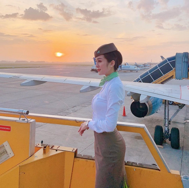 Bên cạnh Vũ Ngọc Châm, nữ tiếp viên hàng không Nguyễn Thị Thanh Thủy (Thủy Sún) cũng gây chú ý nhờ ngoại hình khả ái.