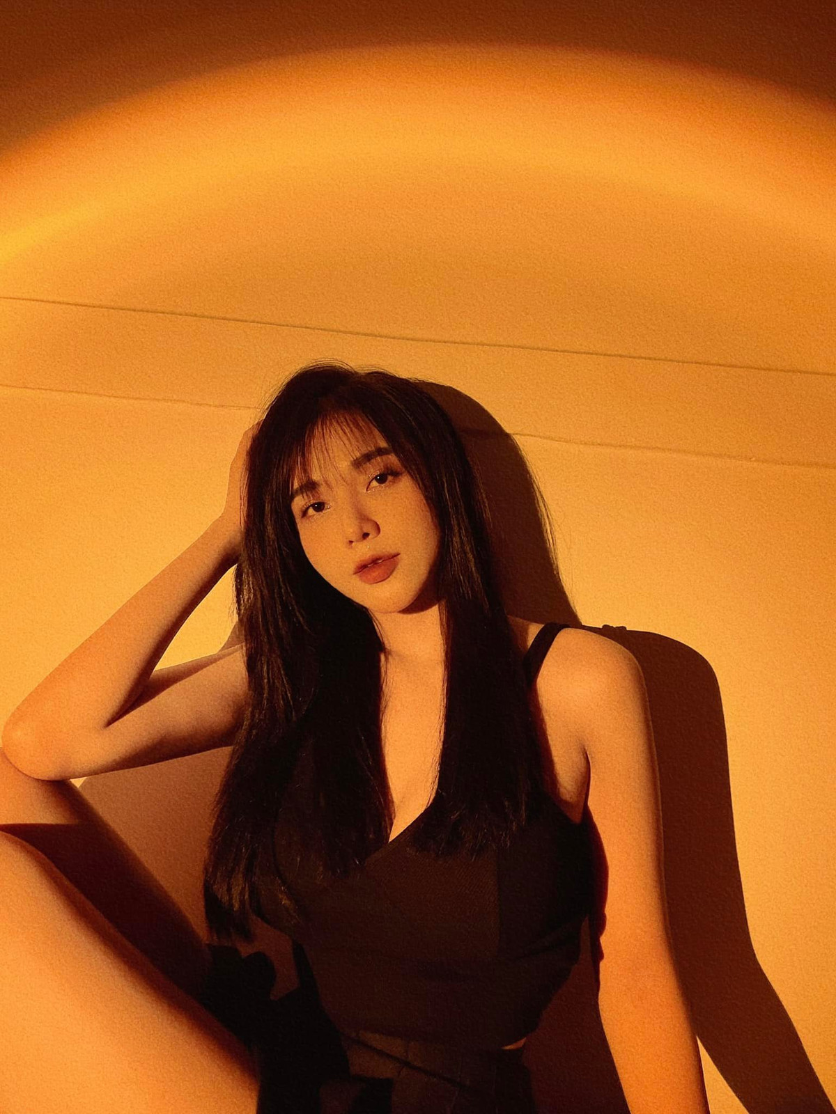 Nếu như chàng Hoàng Đức được biết đến là nam thần của ĐT Việt Nam thì bạn gái cũng là hot girl có tiếng trên MXH.