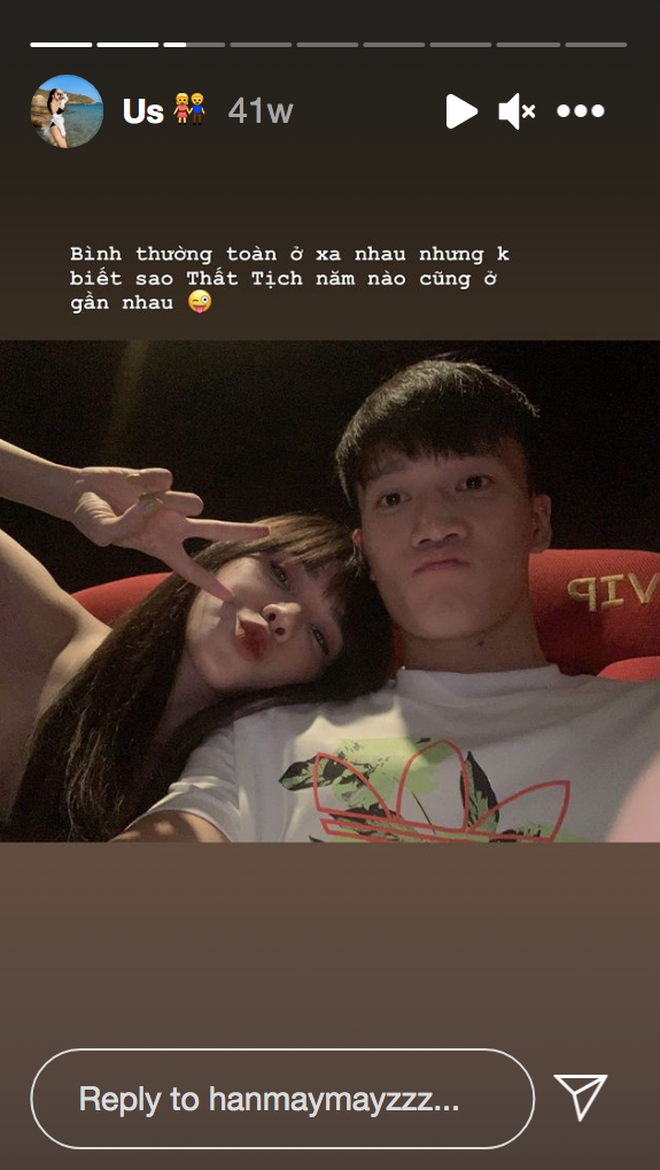 Bạn gái Hoàng Đức khiến NHM bóng đá dành không ít sự chú ý sau khi cô nàng chúc mừng ĐT Việt Nam bằng một bức ảnh xinh xuất sắc.