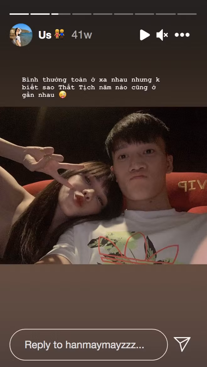 Bạn gái Hoàng Đức khiến NHM bóng đá dành không ít sự chú ý sau khi cô nàng chúc mừng ĐT Việt Nam bằng một bức ảnh xinh xuất sắc.