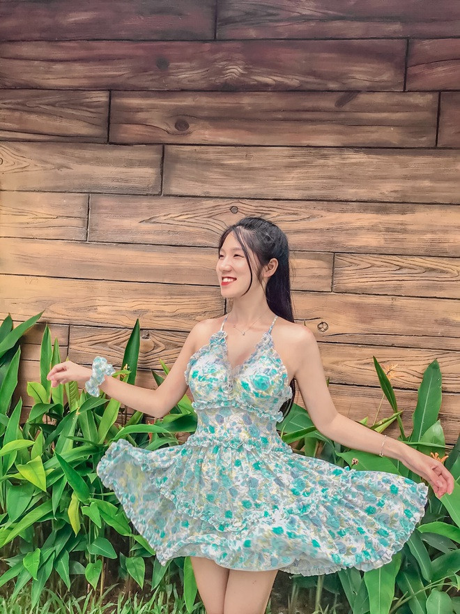 Hot girl 9X cũng sở hữu vóc dáng chuẩn đẹp.