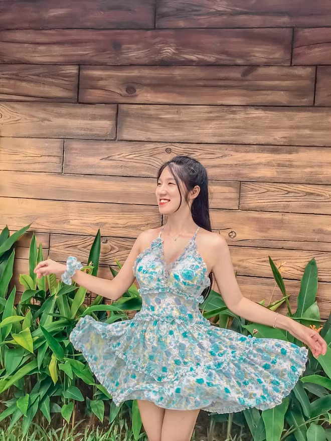 Hot girl 9X cũng sở hữu vóc dáng chuẩn đẹp.