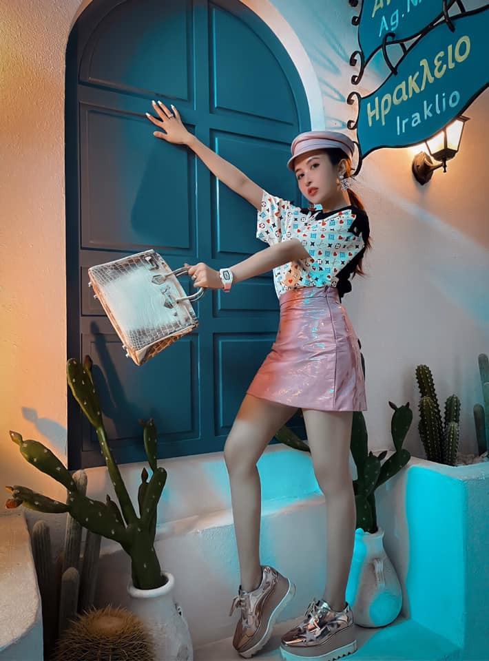 Trải qua 2 lần sinh nở và đã bước qua đầu 3 từ lâu, Mina Phạm vẫn giữ vững phong độ của mình trên đấu trường nhan sắc. Ảnh: FBNV