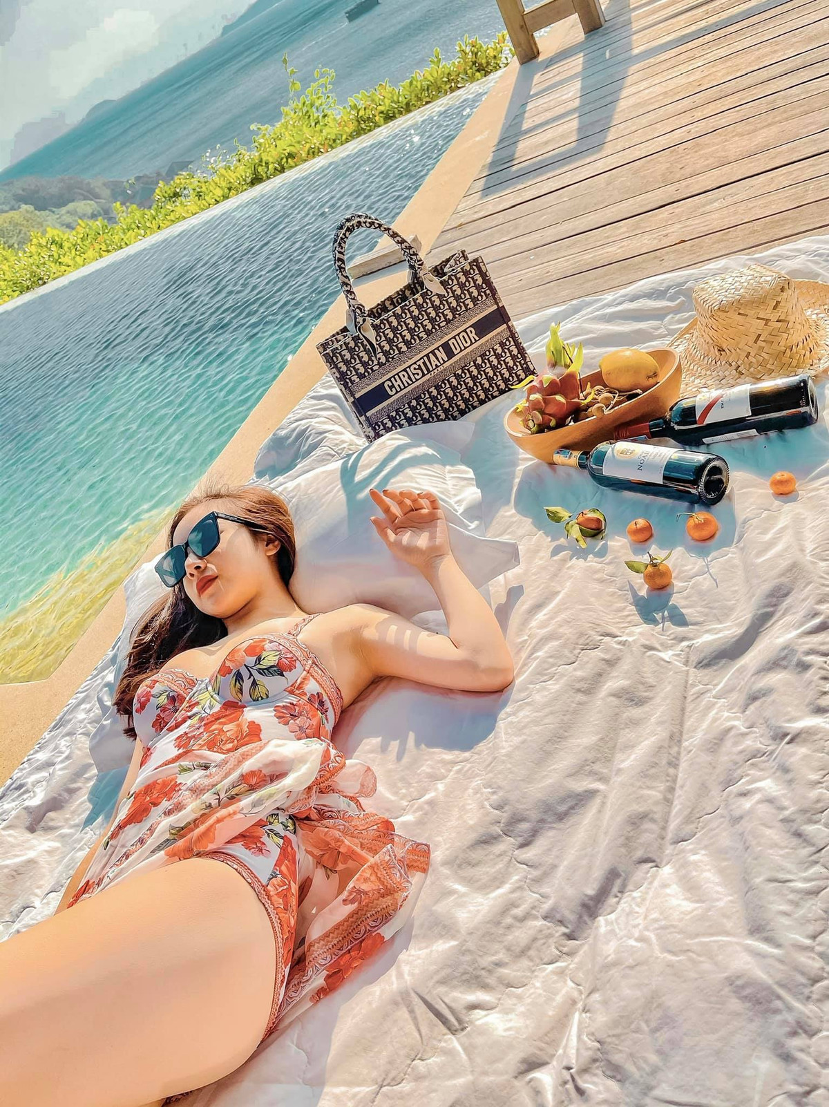 Thay đổi hình tượng chưa đủ, hot girl World Cup năm nào còn thay đổi nghệ danh thành Nhã Tiên và có dự định lấn sân vào showbiz.