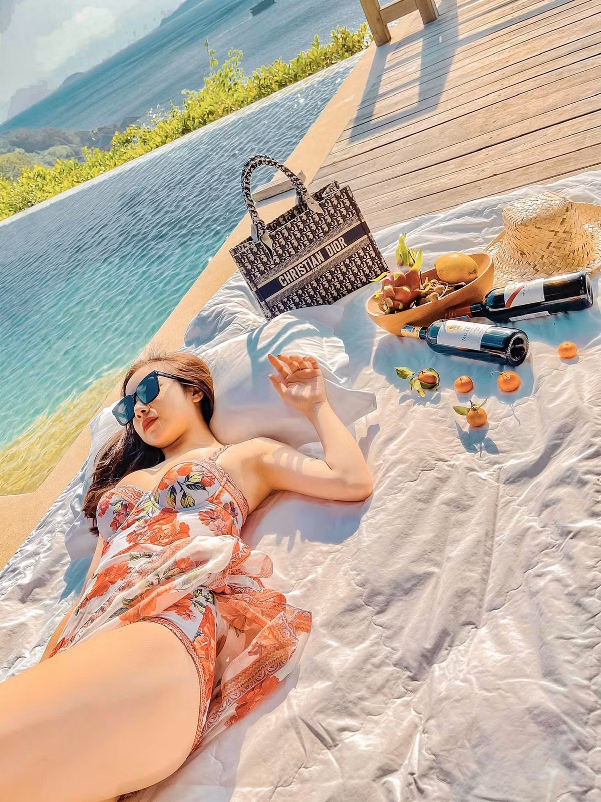 Thay đổi hình tượng chưa đủ, hot girl World Cup năm nào còn thay đổi nghệ danh thành Nhã Tiên và có dự định lấn sân vào showbiz.