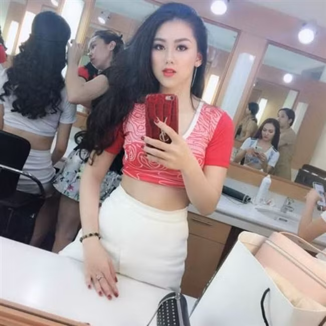 Đinh Ngọc Mai cũng là hot girl có tiếng khi đại diện cho đội tuyển Thụy Sĩ tại "Nóng cùng World Cup 2018".