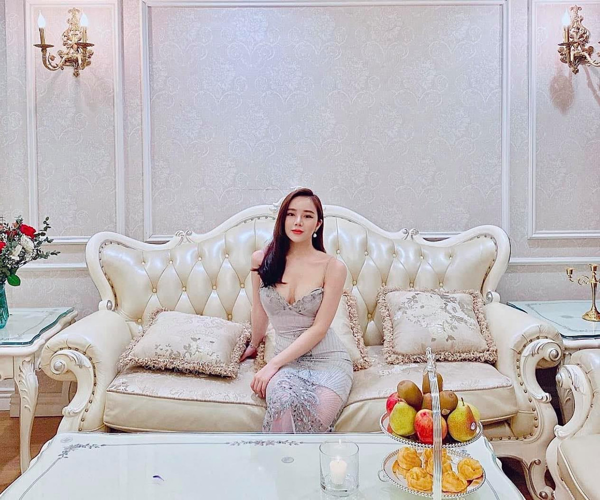 Sau 3 năm nổi tiếng với danh xưng đó, Thủy Tiên hiện tại lại theo đuổi hình ảnh gợi cảm, thậm chí gây tranh cãi.