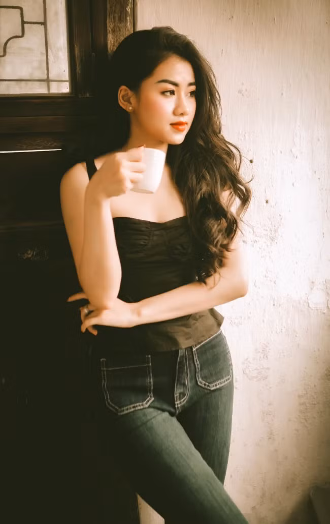 Nữ MC có được vẻ ngoài luôn rạng rỡ khi lên sóng cũng như trong sinh hoạt thường ngày.