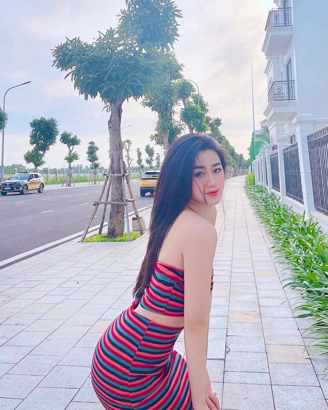 Từ một nữ cổ động viên xinh đẹp, gợi cảm, hiện tại Ngọc Mai đang là MC Ban Thể Thao tại Đài truyền hình Việt Nam. Cô còn đừng đạt giải á khôi trong cuộc thi nhan sắc của Đại học Văn hóa.