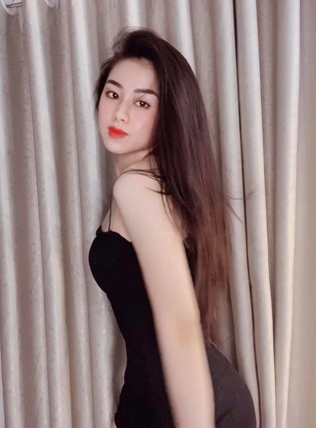 Nhờ việc chăm chỉ tập gym trong nhiều năm mà Ngọc Mai có được vóc dáng đáng mơ ước, với body săn chắc, thon gọn và khỏe khoắn.