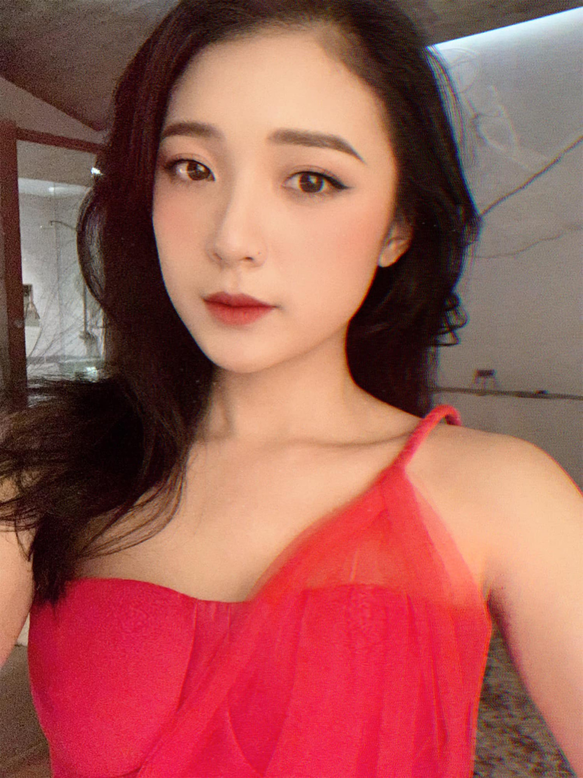 Gương mặt xinh đẹp của nữ MC giúp cô ăn hình. Thêm vào đó, chính sự tự tin đã giúp Phương Thảo vững bước trên con đường sự nghiệp này.