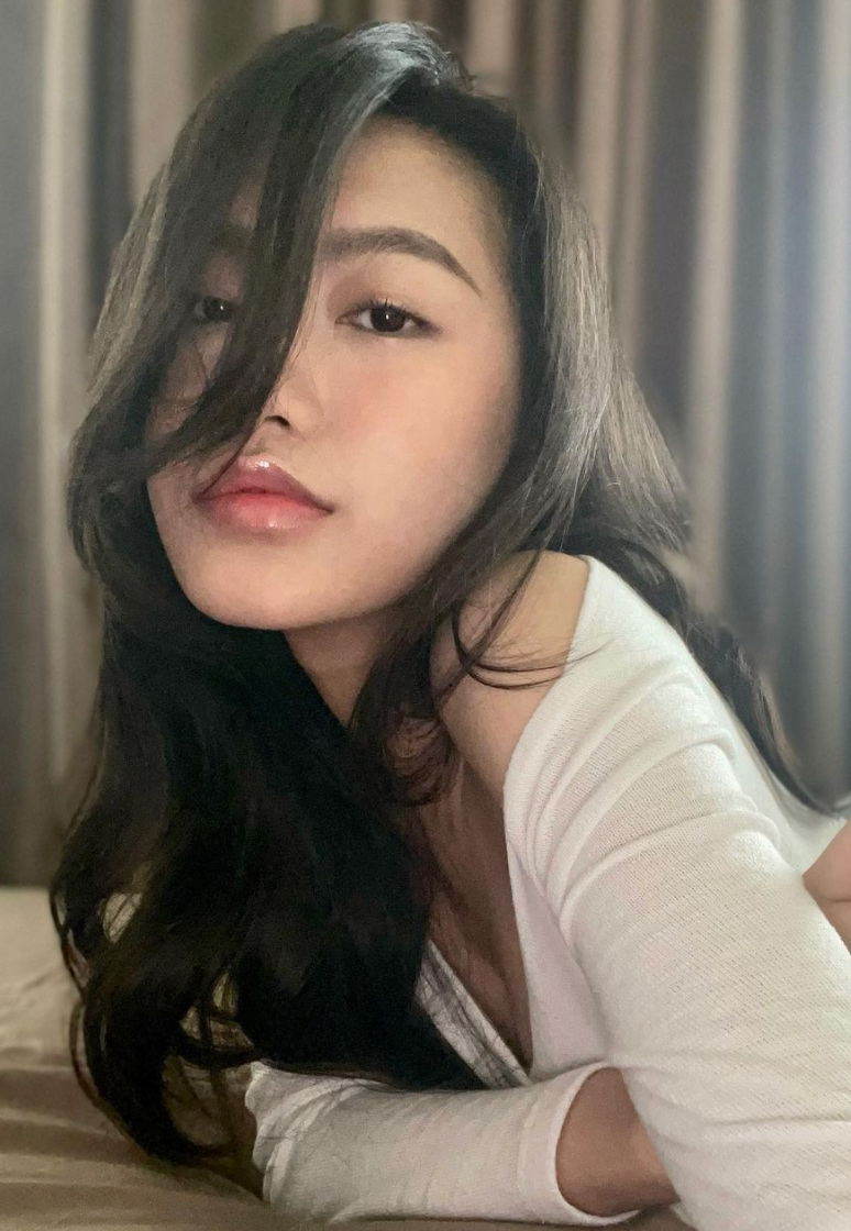 Mặc dù vướng vào tin đồn đang hẹn hò với Đoàn Văn Hậu, thế nhưng bản thân cô đến hiện tại vẫn chưa lên tiếng.