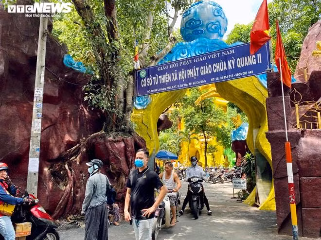 'Tro cot cua ong xa toi duoc gui o chua Ky Quang 2 voi gia hon 6 cay vang'