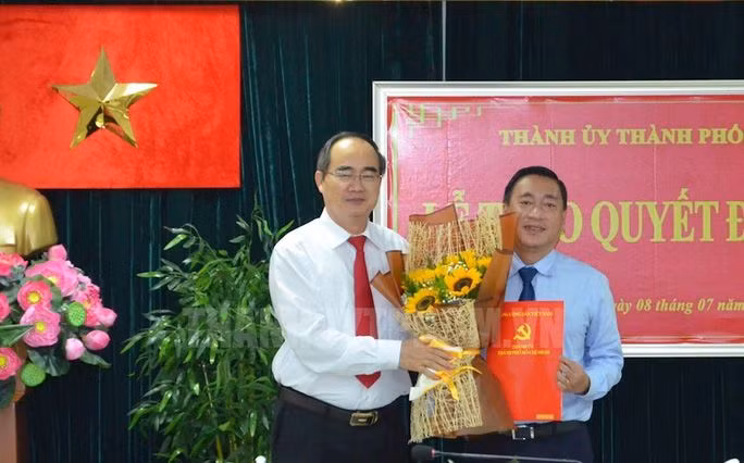  Ông Phạm Thành Kiên - Bí thư Quận ủy Quận 3. Ông Kiên sinh năm 1971, quê quán tỉnh Bạc Liêu. Trình độ cá nhân, Thạc sĩ Xây dựng Đảng, cử nhân Luật, Cao cấp Lý luận Chính trị.