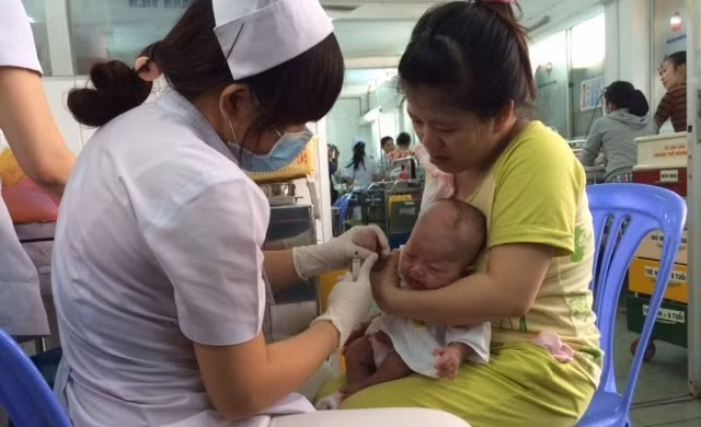 TP HCM: Them 20.000 lieu vacxin Pentaxim tu 11/5