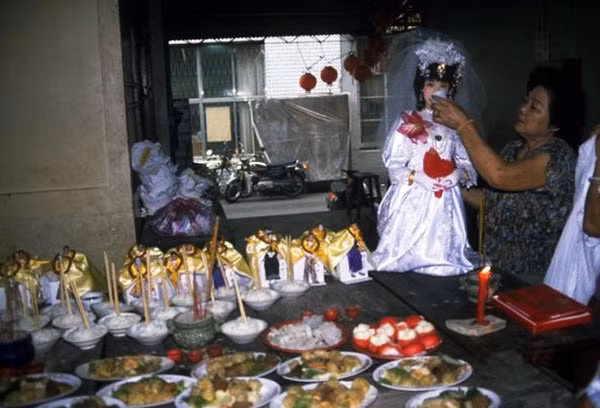 Hu tuc kinh hoang khien xac phu nu tro thanh mon hang-Hinh-2