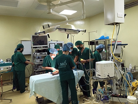 Be 18 thang tuoi dau tien o VN duoc mo noi soi qua ron-Hinh-3