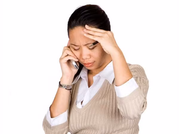 Chỉ sử dụng điện thoại cho những cuộc nghe gọi cần thiết mà tránh các hoạt động vô bổ như lướt web, mạng xã hội, chơi game...