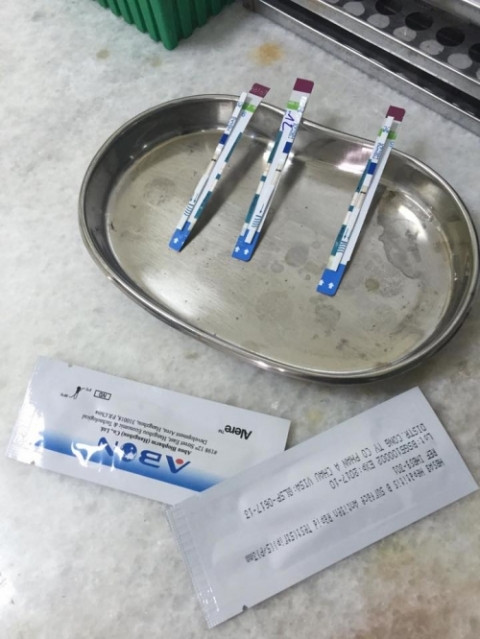 Que thử ông D chụp lại nghi ngờ là que thử nghi ngờ là xuất xứ Trung Quốc.