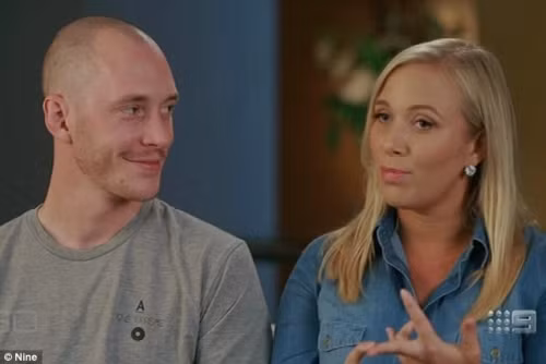 Căn bệnh lạ khiến hai chị em chết dần vì... mất ngủ Can benh la khien hai chi em chet dan vi... mat ngu