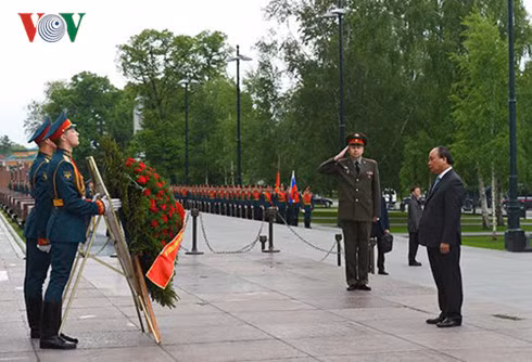 Thu tuong Nguyen Xuan Phuc vao Lang vieng Lenin-Hinh-2