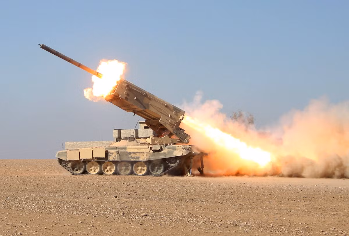 Theo trang Sina (Trung Quốc), Nga tạo ra hệ thống pháo phản lực nhiệt áp TOC-1A từ kinh nghiệm đau lòng của trận chiến kinh hoàng tại "hỏa ngục Grozny" (Chechnya) - nơi quân đội Nga chịu tổn thất nặng nề với hàng trăm xe tăng bị phá hủy. Trong điều kiện tác chiến thành thị với các ổ đề kháng kiên cố, các phương tiện bọc thép thông thường trở nên vô dụng, thay vào đó, việc sử dụng các vụ nổ chân không đã làm tăng đáng kể hiệu quả của các trận đánh. Nghiên cứu, chế tạo vũ khí theo nhu cầu đó, TOS-1A ra đời và được đưa vào biên chế quân đội Nga từ 2001.