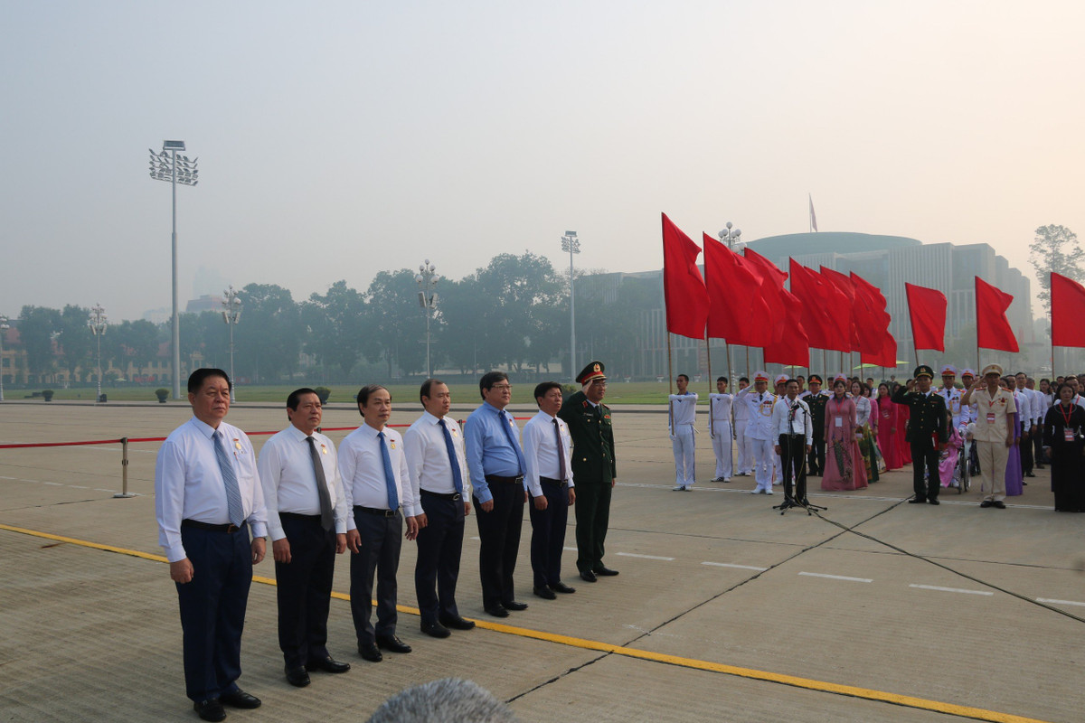 Trao huy hieu Bac Ho cho 68 guong dien hinh tieu bieu toan quoc