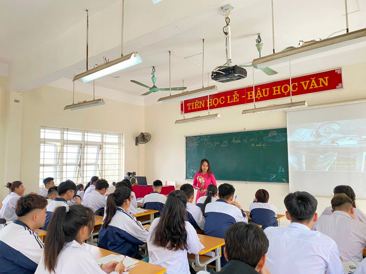 Xét thăng hạng: Nhiều giáo viên có bề dày thành tích vẫn bị “bỏ lại”? Xet thang hang: Nhieu giao vien co be day thanh tich van bi “bo lai”?