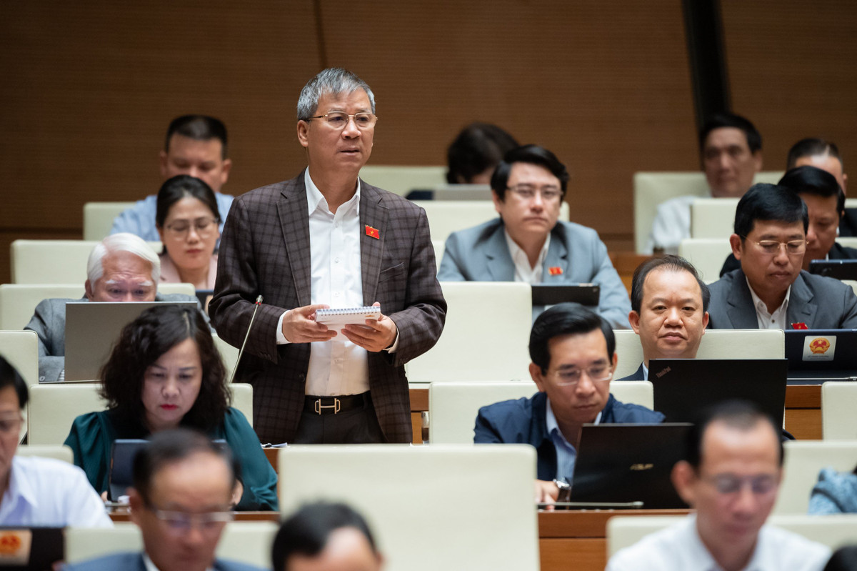 DBQH: Nguoi cai nghien coi tran, mai dao truoc nha, ca xom hoang mang-Hinh-2