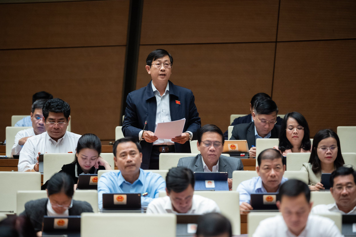 DBQH: Nguoi cai nghien coi tran, mai dao truoc nha, ca xom hoang mang