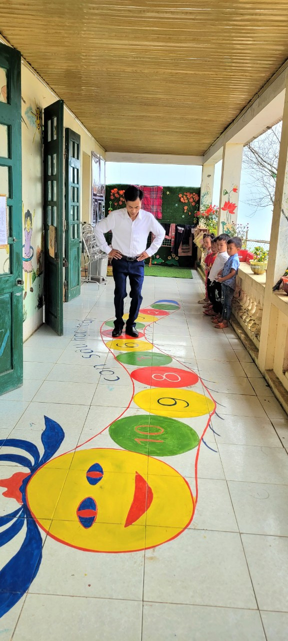 Thay giao mam non 12 nam bam ban het long vi dan em tho-Hinh-4