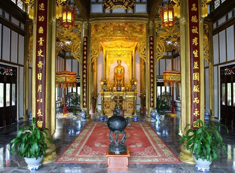 Sau khi qua đời vào mồng 9 tháng giêng năm Canh Thìn (1340), bà qua đời, được tôn là Thần Mẫu, lập đền thờ cạnh chùa Nộm Sơn. Các triều đại sau đều sắc phong công chúa Huyền Trân là thần hộ quốc.