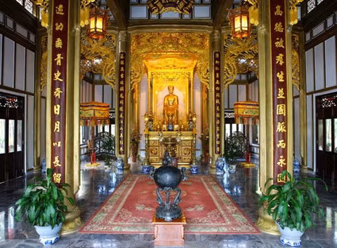 Sau khi qua đời vào mồng 9 tháng giêng năm Canh Thìn (1340), bà qua đời, được tôn là Thần Mẫu, lập đền thờ cạnh chùa Nộm Sơn. Các triều đại sau đều sắc phong công chúa Huyền Trân là thần hộ quốc.