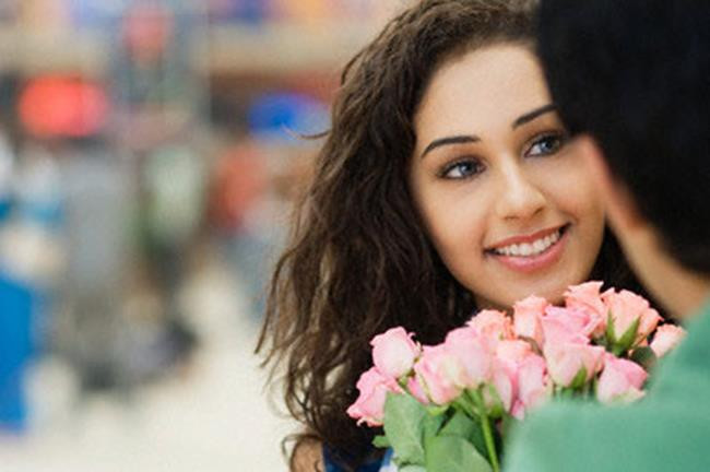 Theo nhân tướng học, gương mặt tròn hơn, dái tai to hơn có nghĩa là trong thời gian sắp tới, bạn sẽ gặp được điềm lành trong sự nghiệp cũng như đường tình duyên.