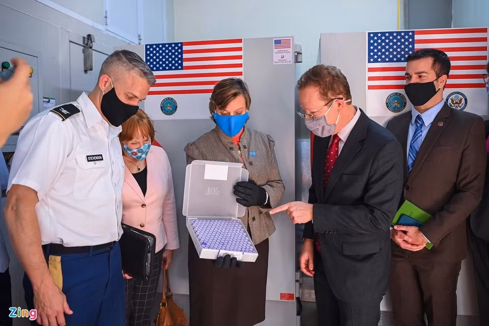 Trước đó, trong hai ngày 7-8/10, hơn 1,6 triệu liều vaccine Pfizer đã được Mỹ vận chuyển đến Việt Nam. Cùng với lô 400.000 liều sắp tới, tổng số vaccine Mỹ tài trợ cho Việt Nam sẽ là 9,5 triệu liều.